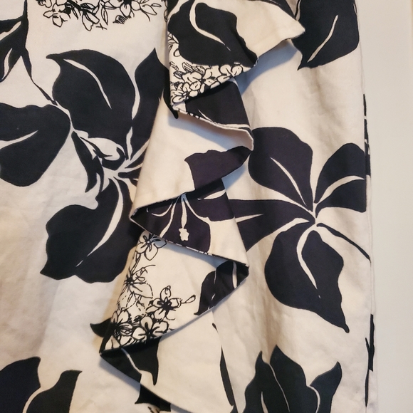 WHITE HOUSE BLACK MARKET SKIRT - Picture 6 of 6